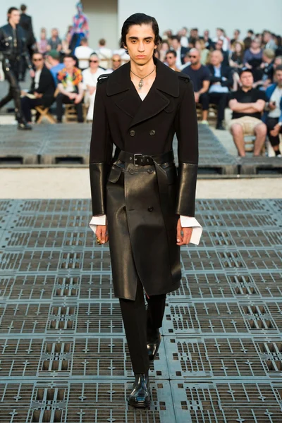 Look 18